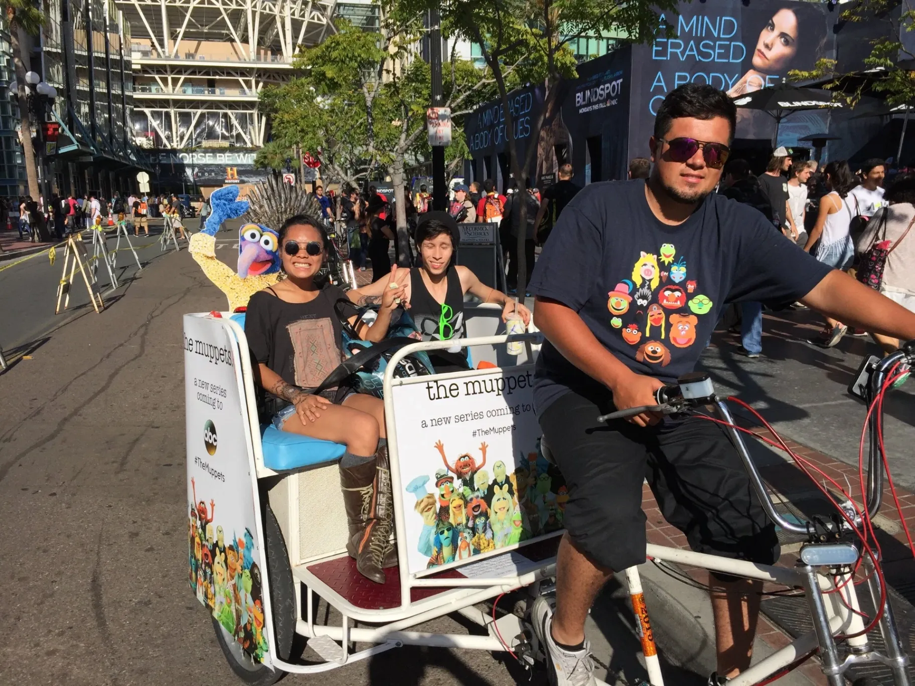 The Muppets ABC pedicab driver with Gonzo statue at Comic-Con